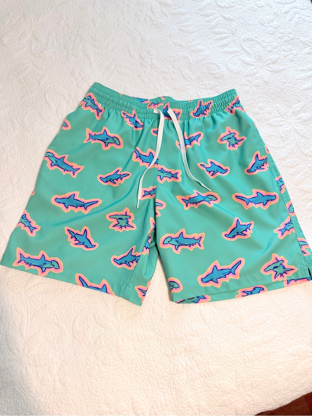 Chubbies 7” Swim Trunks Mens Large Teal Green Pink Hammerhead Sharks Beach Pool